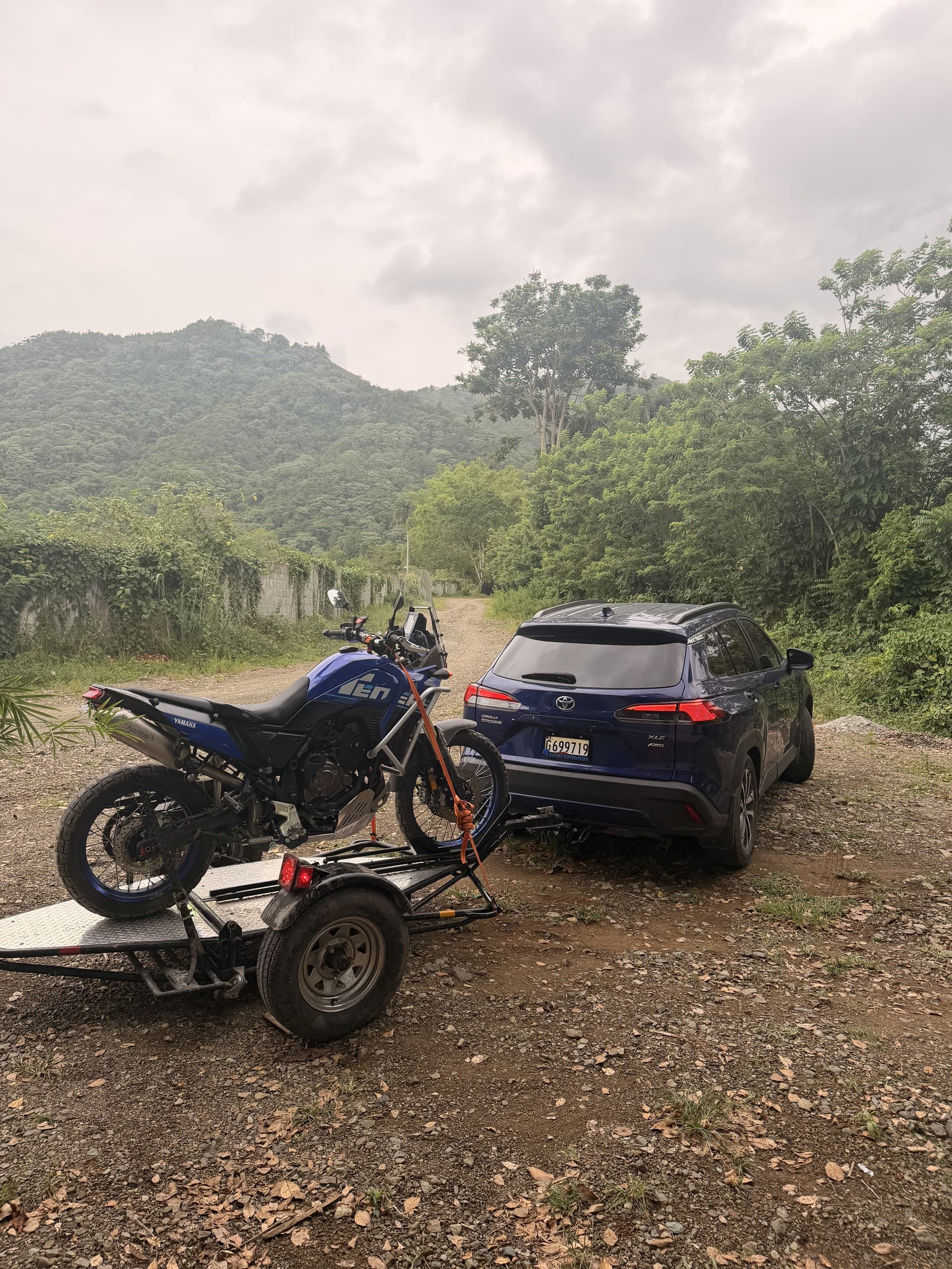 TOYOTA COROLLA CROSS + YAMAHA TENERE 2022
